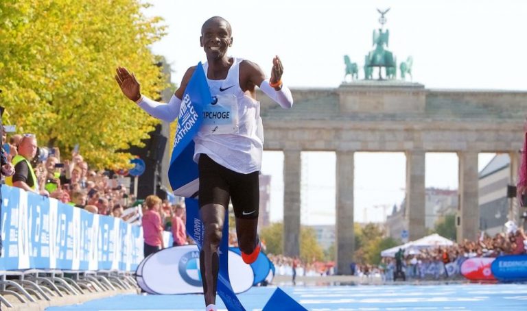 Eliud Kipchoge smashes world record at Berlin Marathon | Fast Running
